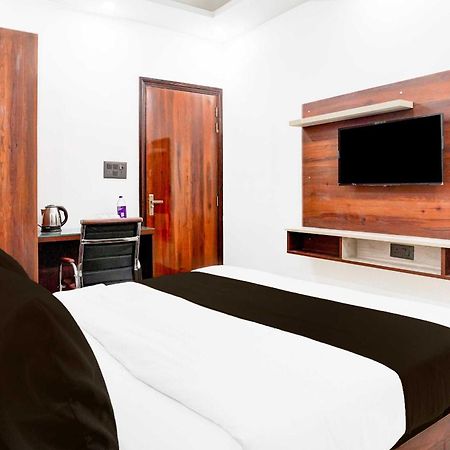 Super Hotel O Global New Delhi Exterior photo