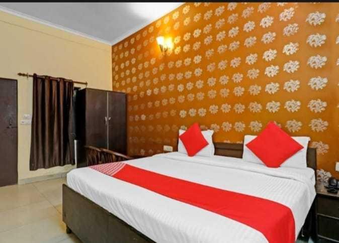Super Hotel O Global New Delhi Exterior photo