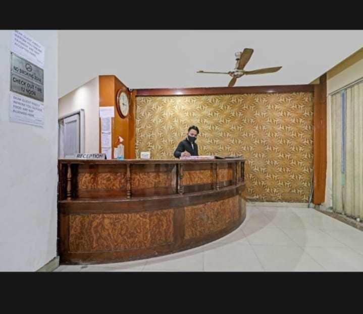 Super Hotel O Global New Delhi Exterior photo