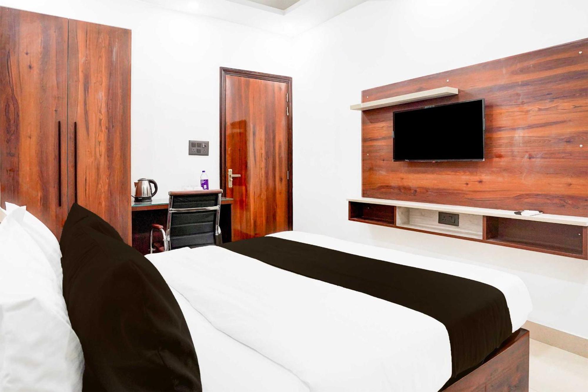 Super Hotel O Global New Delhi Exterior photo