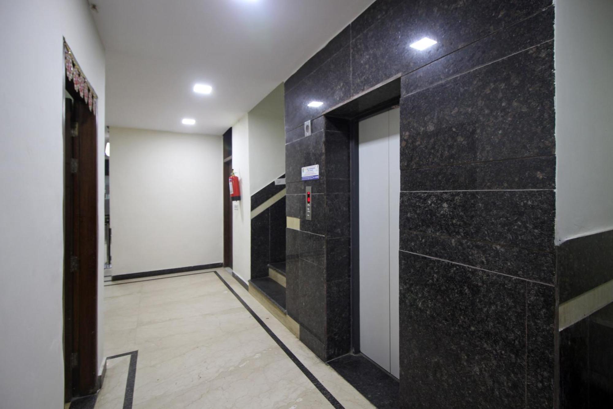 Super Hotel O Global New Delhi Exterior photo